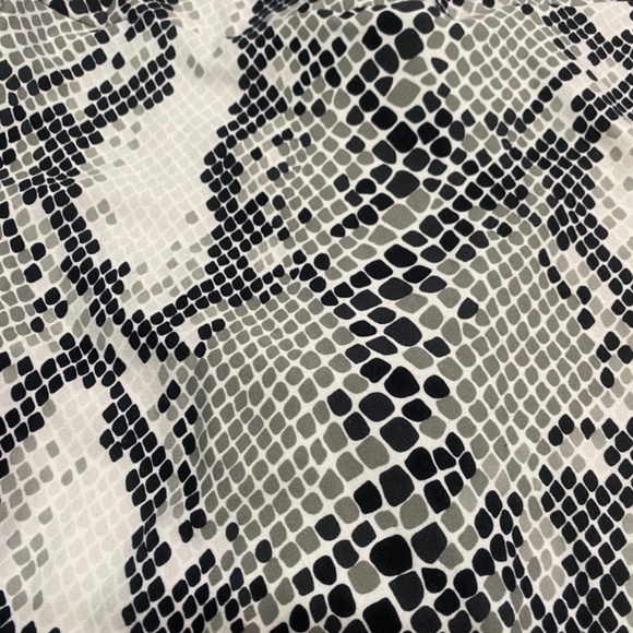 Gently Used LulaRoe (OS) Leggings - Picture 2 of 4